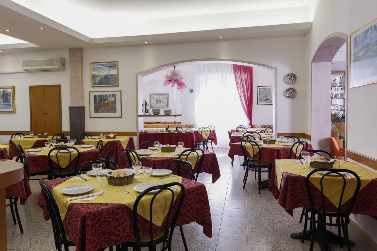 Hotel Susanna Rimini Extérieur photo
