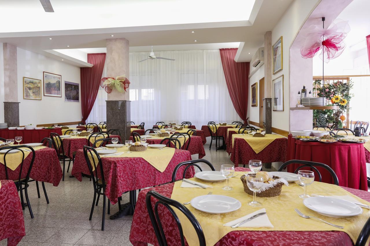 Hotel Susanna Rimini Extérieur photo